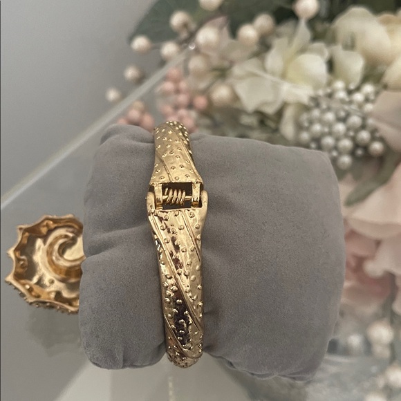 Zara Gold w/Rhinestone Hinged Seashell Bracelet - Picture 4 of 7
